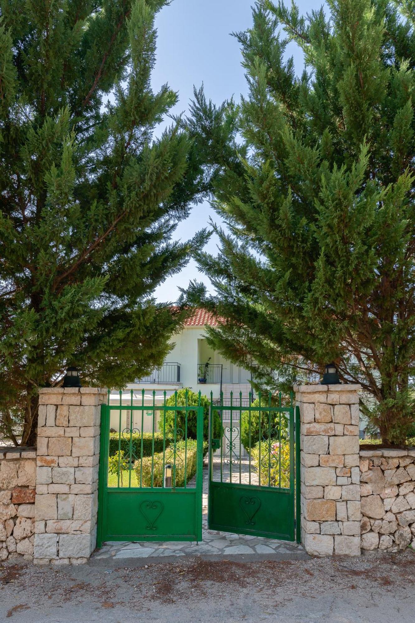 Vista Verde Studios & Apartments Svoronata Esterno foto