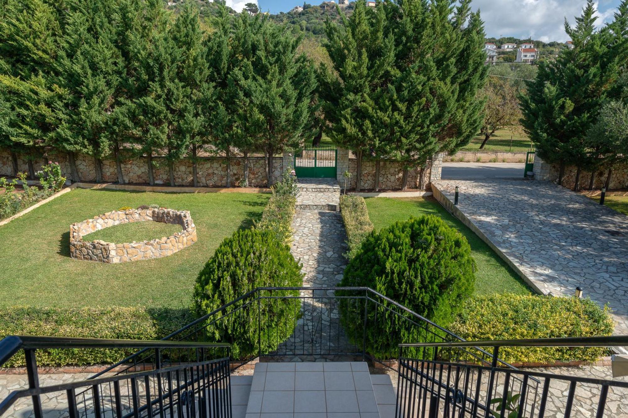 Vista Verde Studios & Apartments Svoronata Esterno foto